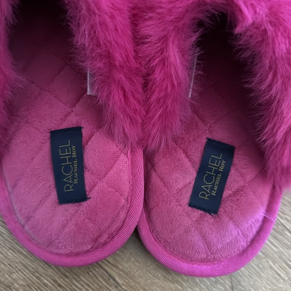 Rachel Rachel Roy fuchsia furry slippers size 7/8 - Picture 5 of 5